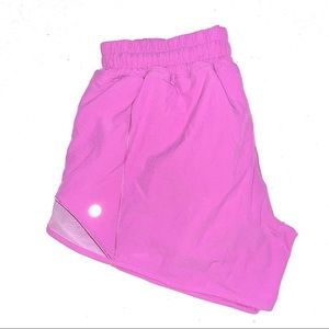 LULULEMON SIZE 6, 4” MAGENTA GLOW HOTTY HOTS